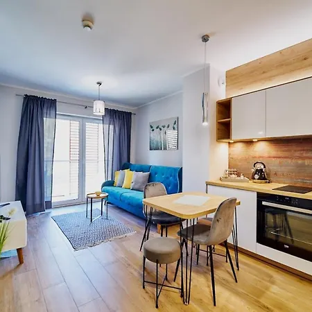 Laguna 38 Z Garazem * 폴라니카-즈루이